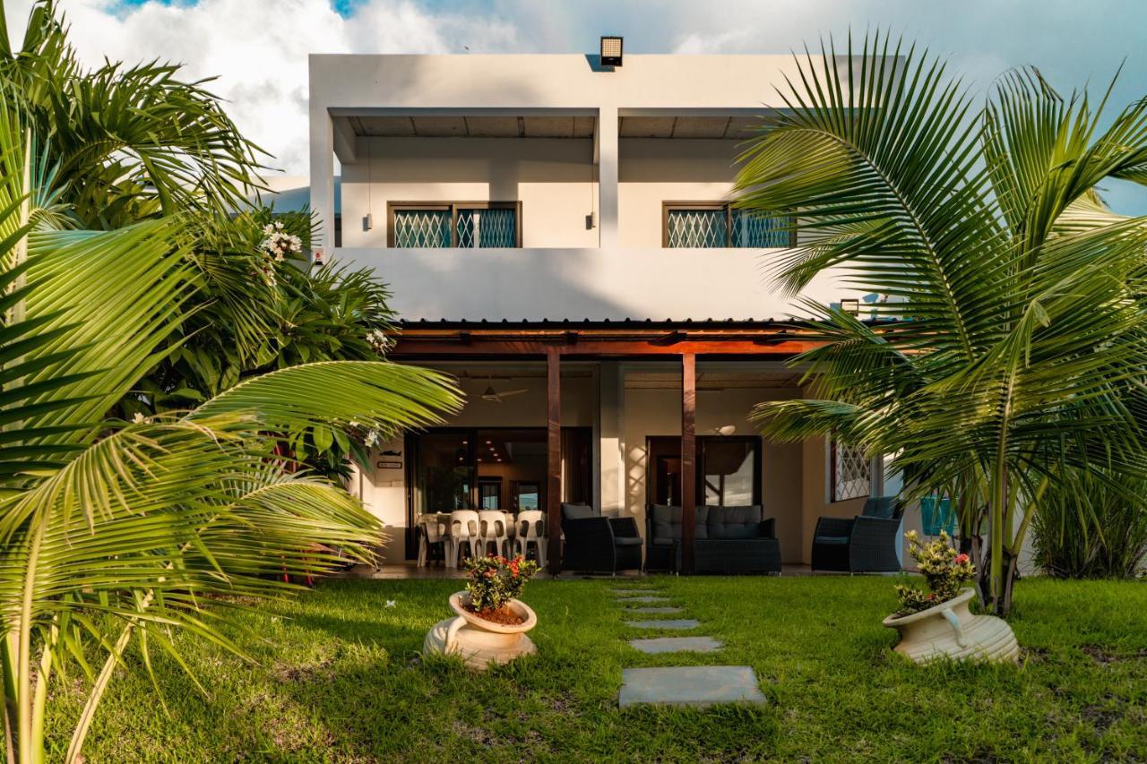 Stella Marris Beachfront Villa Pointe aux Sable Luaran gambar