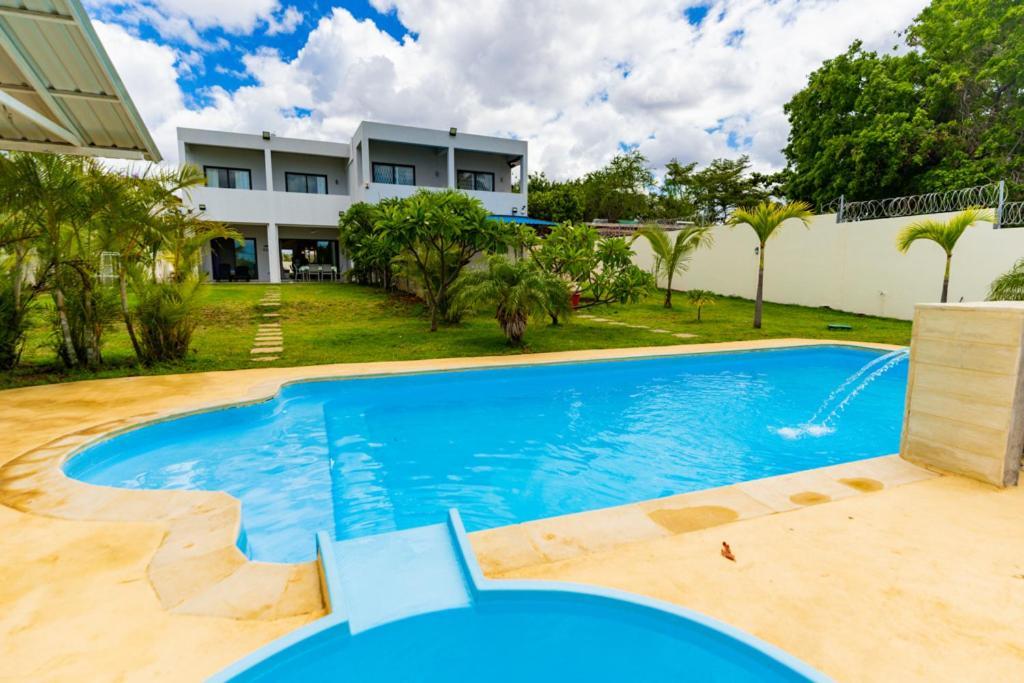 Stella Marris Beachfront Villa Pointe aux Sable Luaran gambar