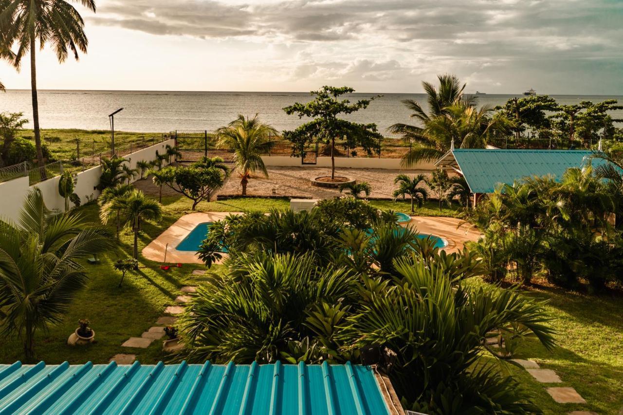 Stella Marris Beachfront Villa Pointe aux Sable Luaran gambar